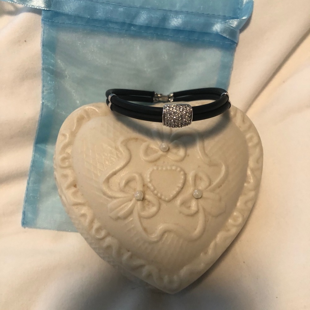 DESIGNER Leather Bracelet with 14k white gold enhancer w Diamond setting & clasp - Picture 2 of 6